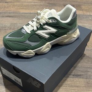 New Balance Forest Green and Cream Athletic Shoes
